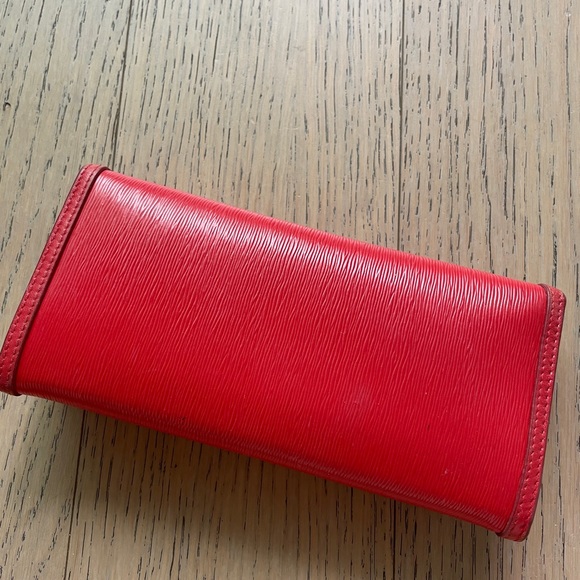 Red Prada Wallet - Picture 6 of 7